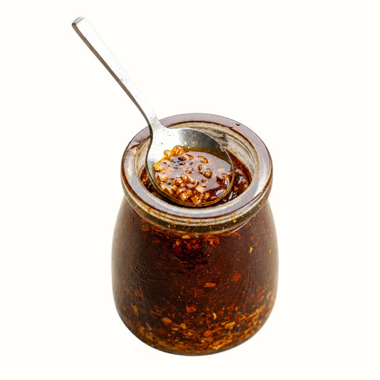hong kong market / crunchy garlic with chilli oil (spicy) 3.88oz